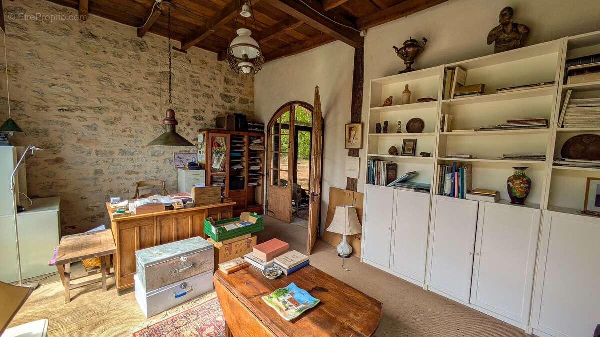Livernon - Élégante propriété de campagne avec piscine, court de tennis et 2,5 hectares - photo 11