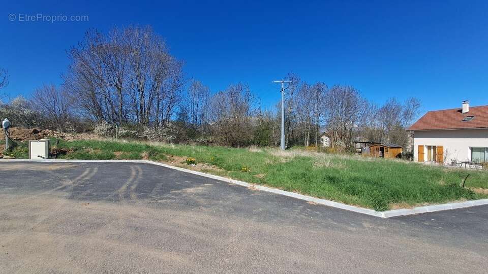 Terrain à FOREST-SAINT-JULIEN