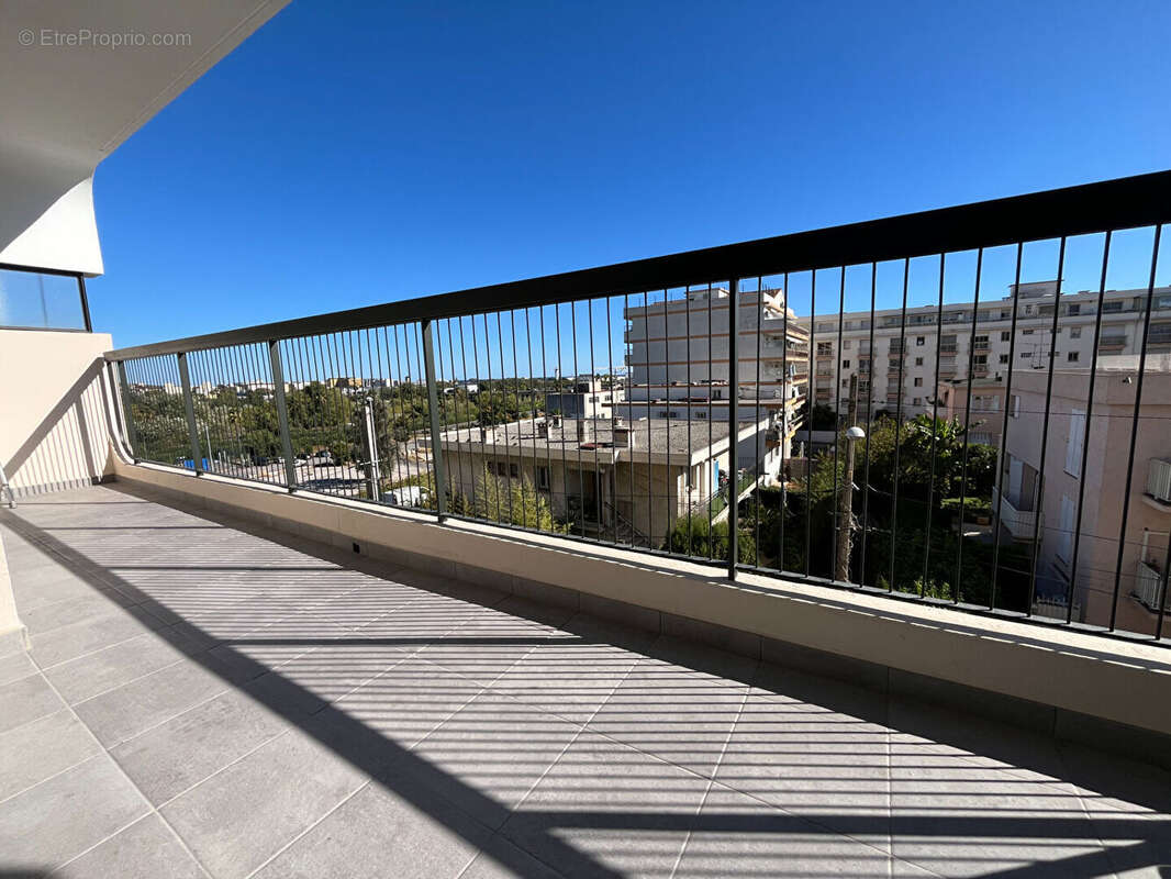 Appartement à SAINT-LAURENT-DU-VAR
