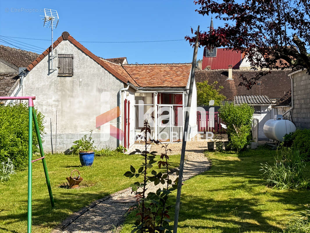 Maison à THORIGNY-SUR-OREUSE