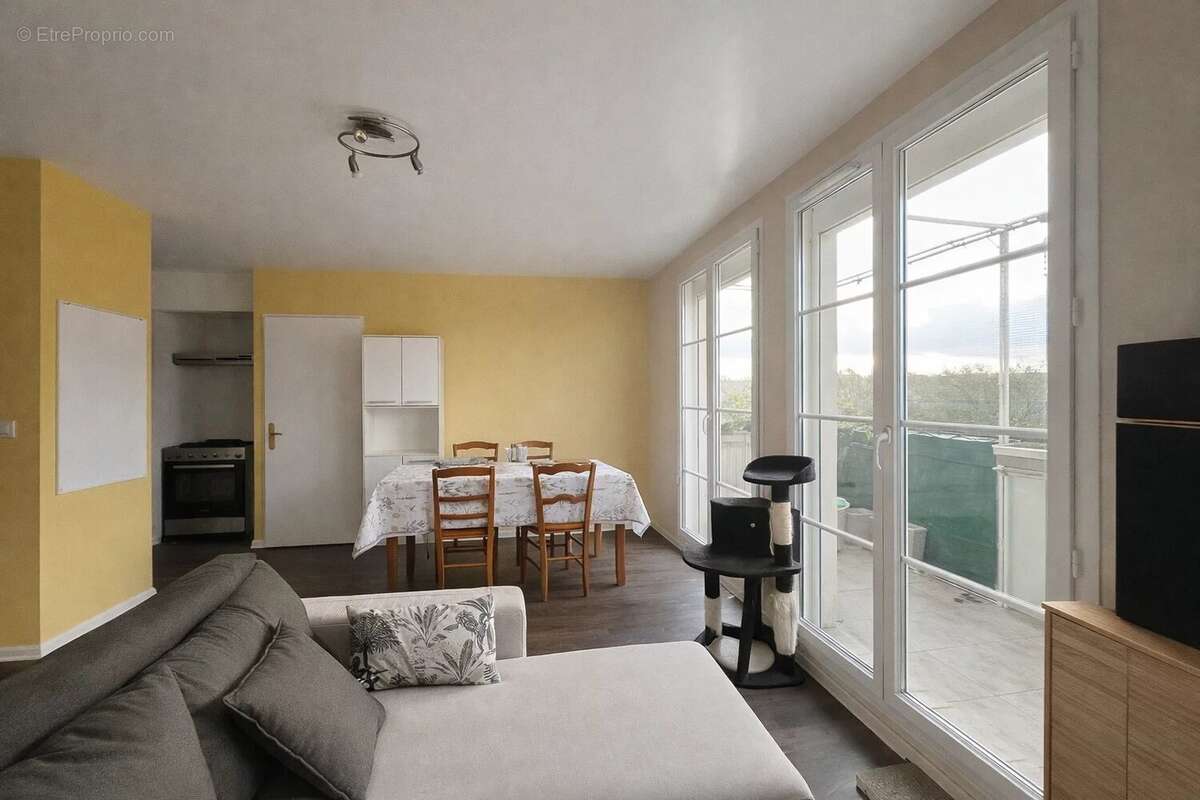 Appartement à FONTENAY-TRESIGNY