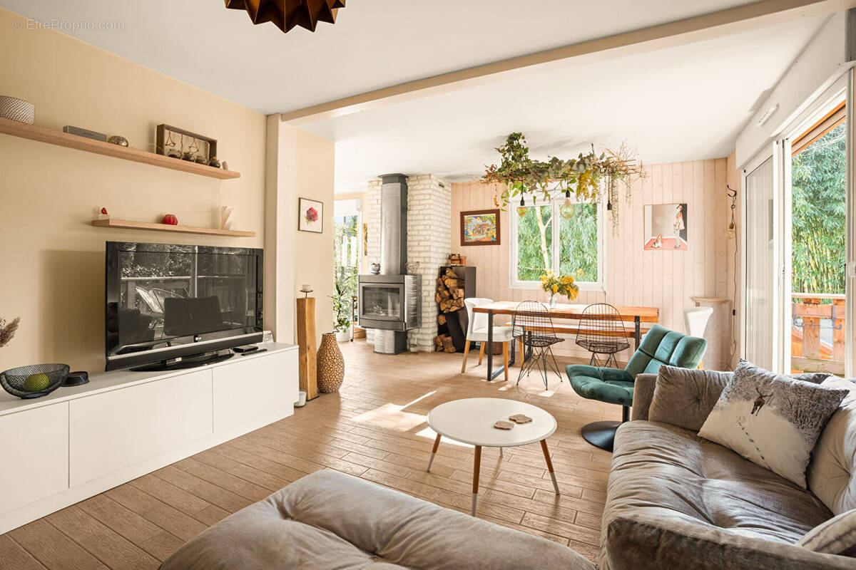 Appartement à COLLONGES-AU-MONT-D'OR