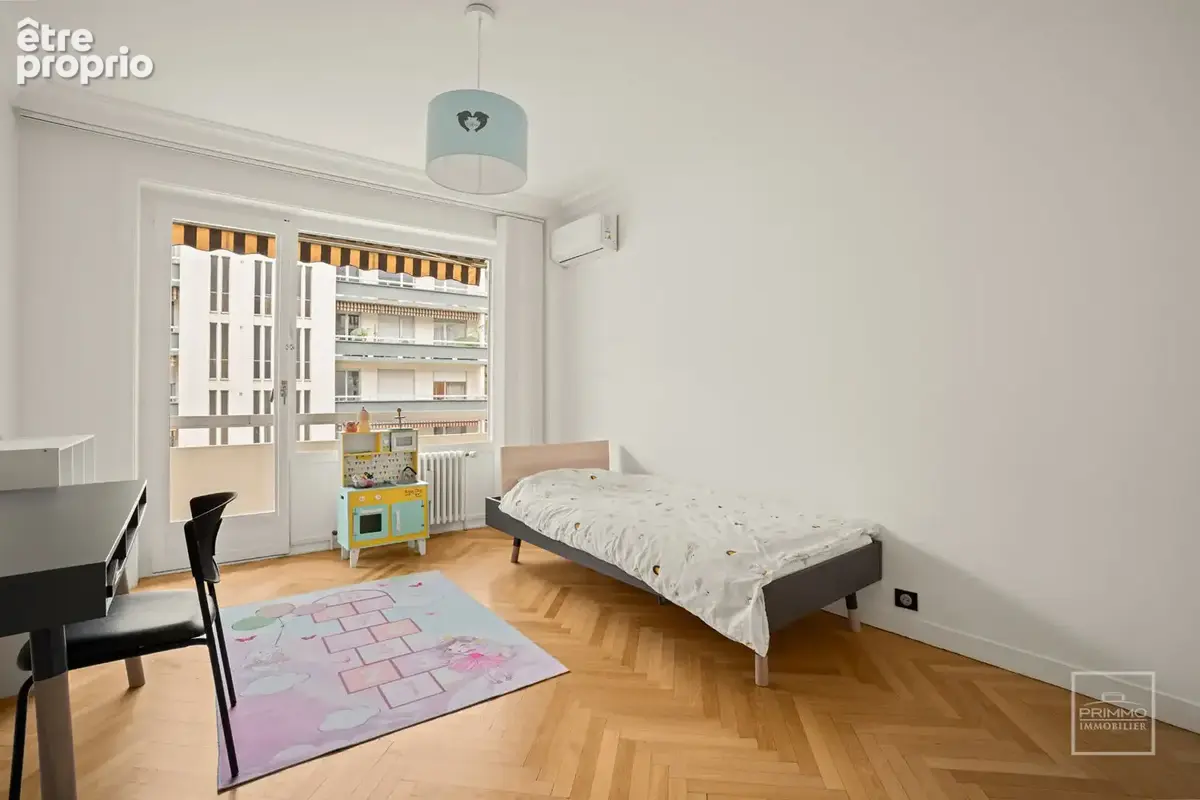 Lyon 6, 117.47m², deux balcons, garage - photo 9