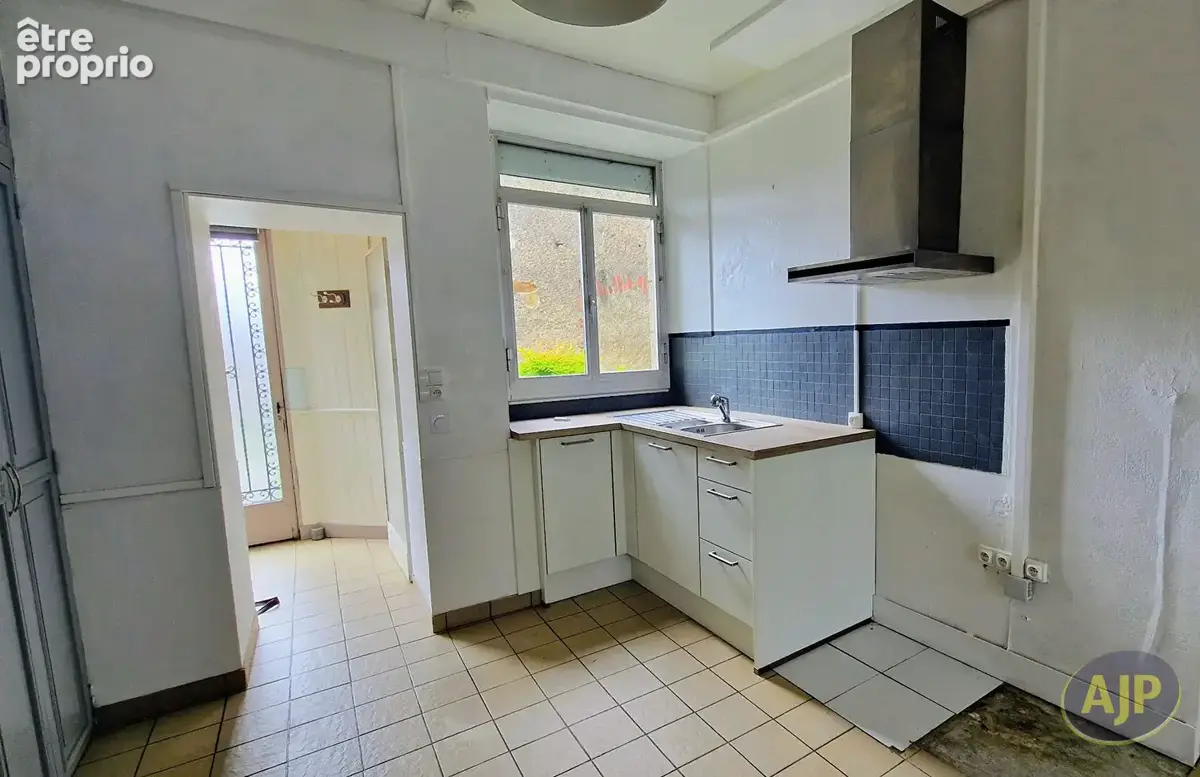 Immeuble avec 3 appartements Clisson centre - photo 3