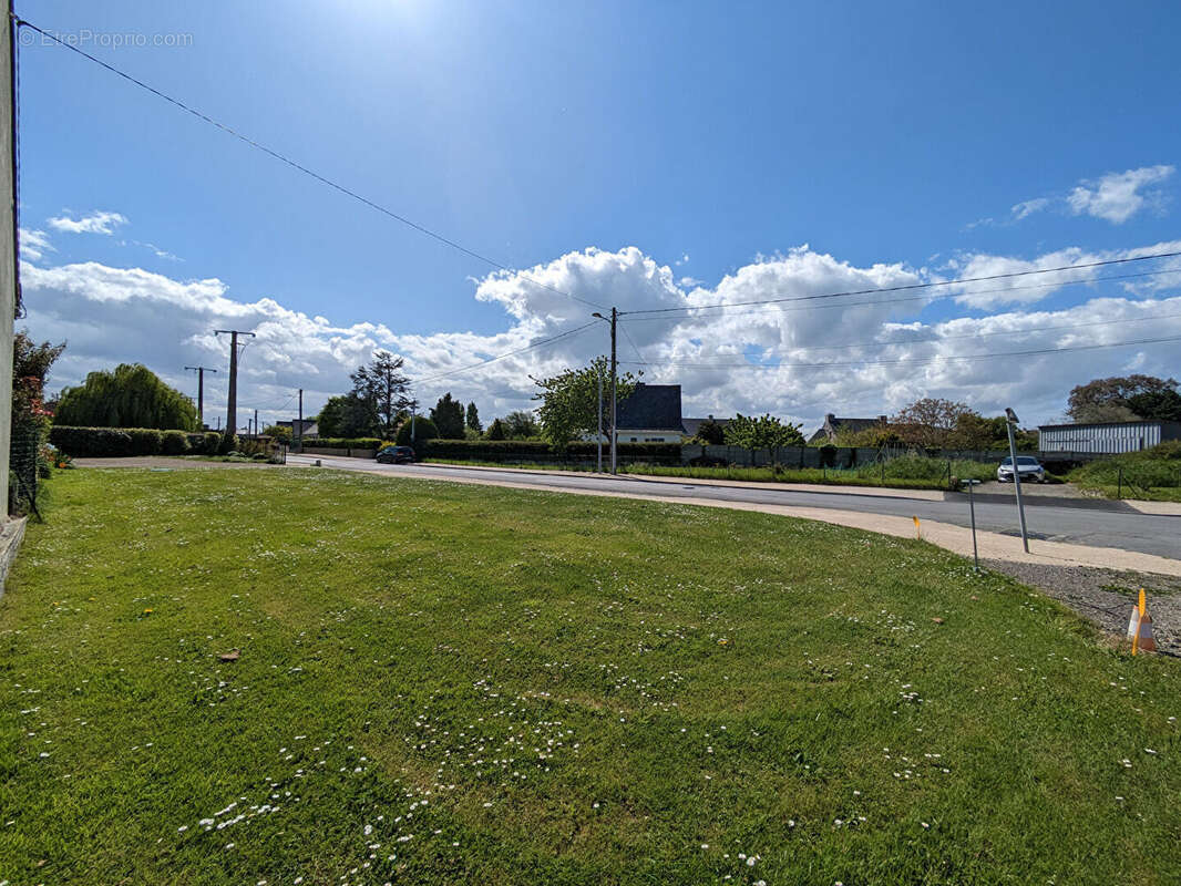 Terrain à LE VIVIER-SUR-MER