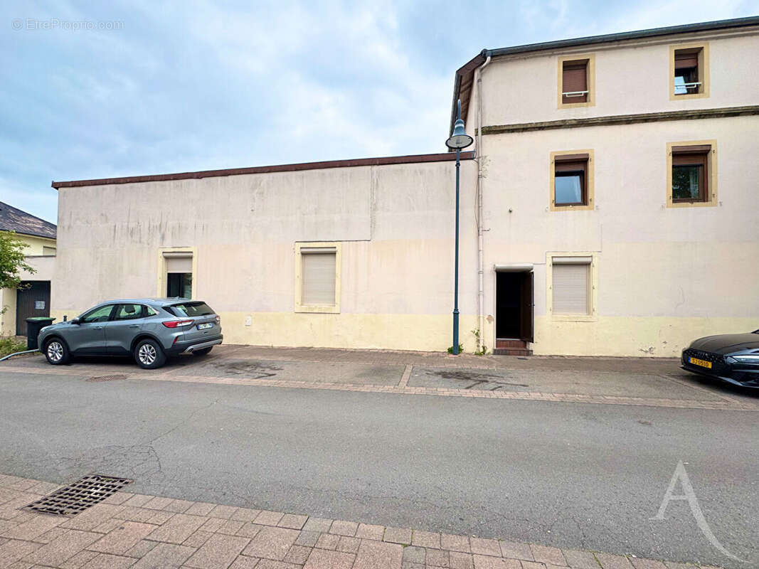 Immeuble de caractère à potentiel (local + habitation) - Yutz quartier Mairie - photo 2