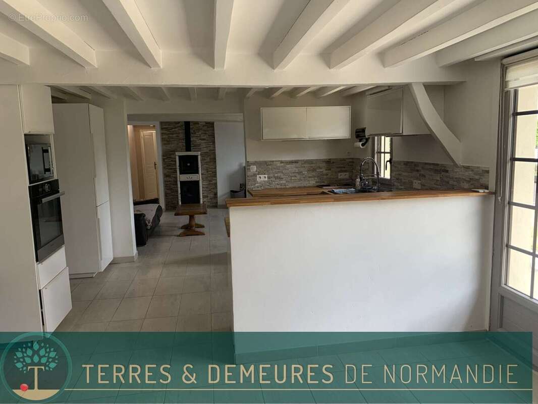Région VIMOUTIERS (ORNE) Maison en colombages au sein d'un village - photo 13