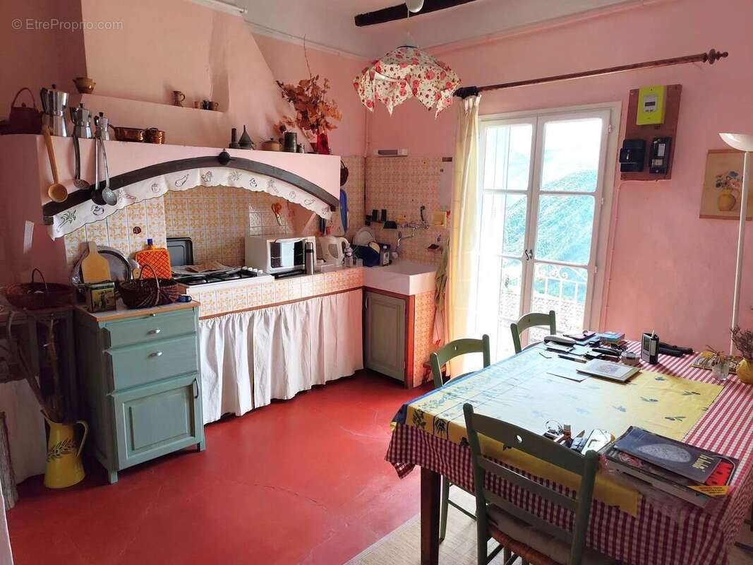 Appartement à LA CROIX-SUR-ROUDOULE