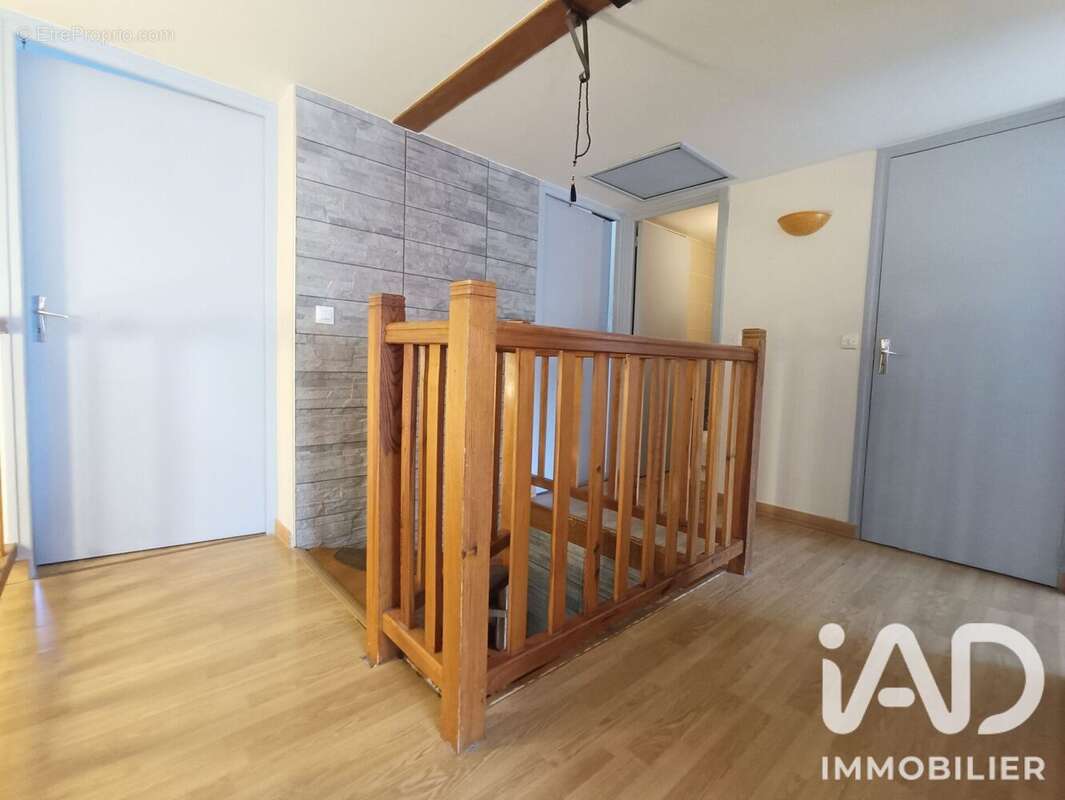 Appartement 121 m² à La Ricamarie  - photo 8