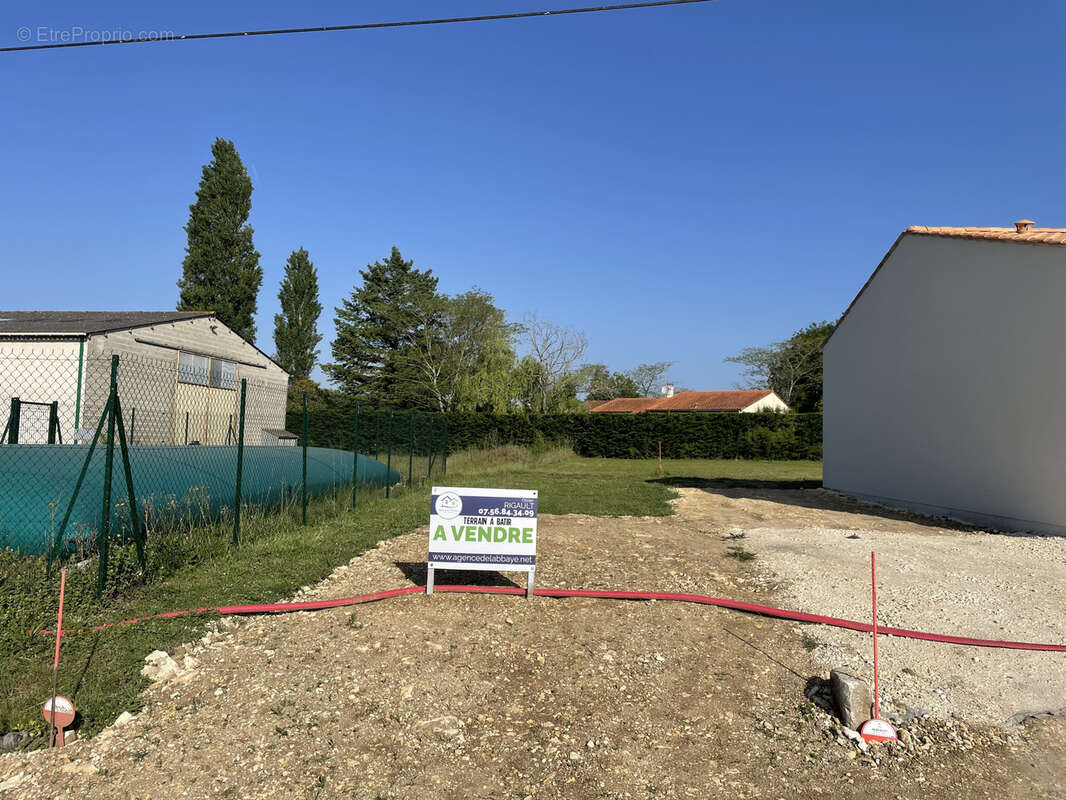 Terrain à SAINT-SAVINIEN