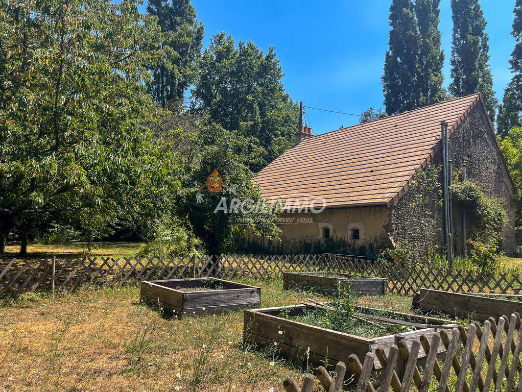 Propriété avec deux habitations et piscine - photo 27