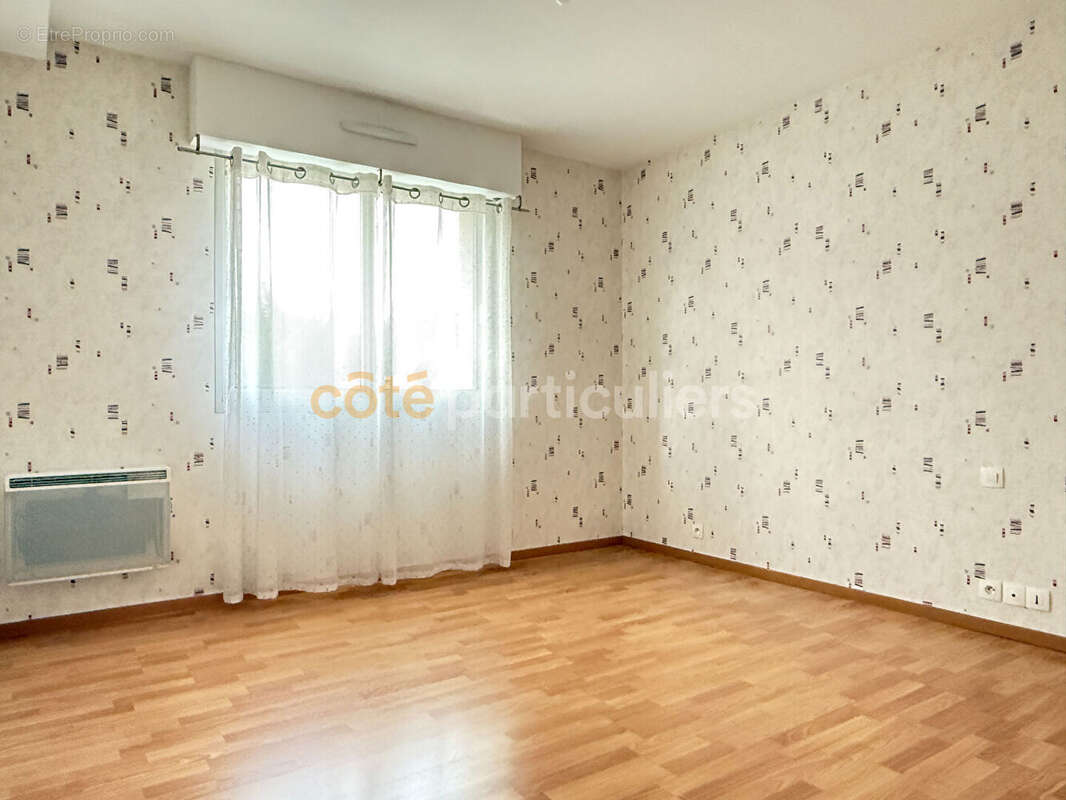 A VENDRE - LAVAL - Maison 4 chambres - photo 6