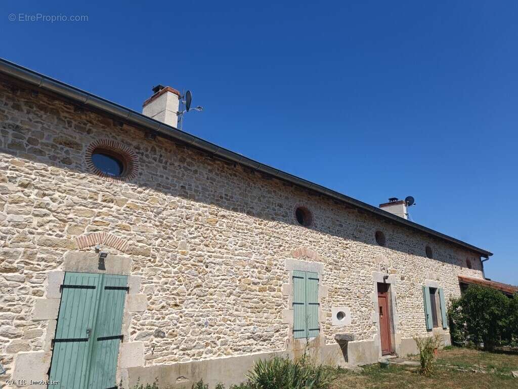 Superbe Longère avec Piscine, Belles Vues, Annexe et Dépendances - photo 3
