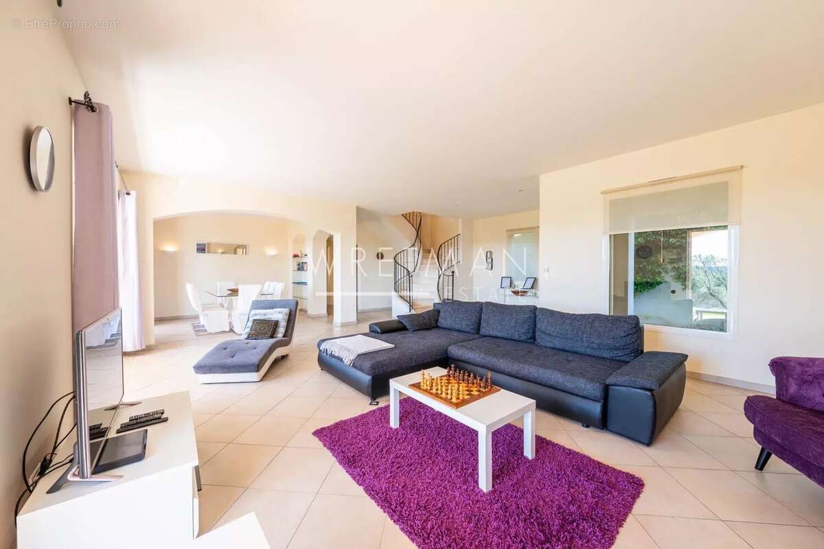 Maison à TOURRETTES-SUR-LOUP