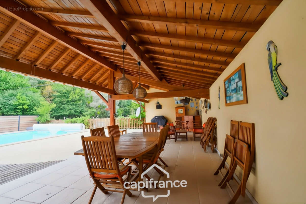 Maison en pierre au calme avec piscine, 5 chambres et plus de 1,6 hectare de terrain - Proche Lons-le-Saunier (39000) - photo 10