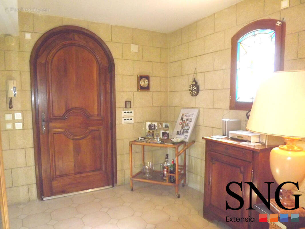 Maison 300 m² à Martigues  - photo 8