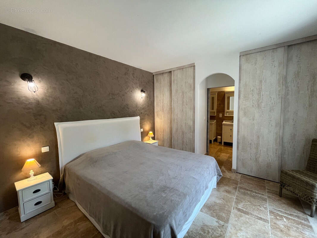 Maison 129 m² à Suze-La-Rousse  - photo 7