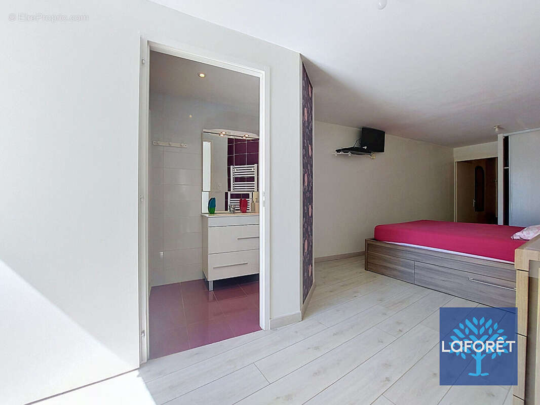 Maison en pierre 130 m² Centre bourg de Saint-Germain-de-Prinçay - photo 5