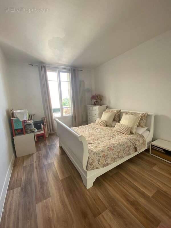 Appartement à COURBEVOIE