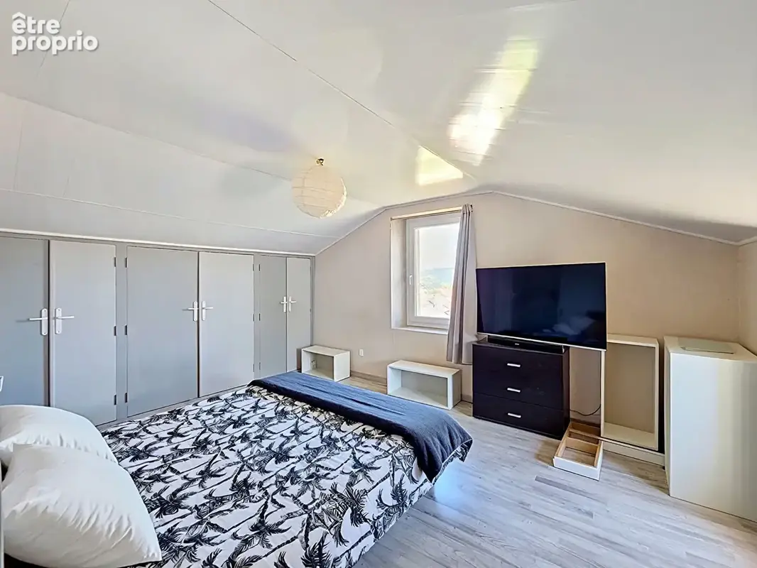Maison familiale avec grange de 130 m², dépendances et terrain de 1 282 m² - photo 5