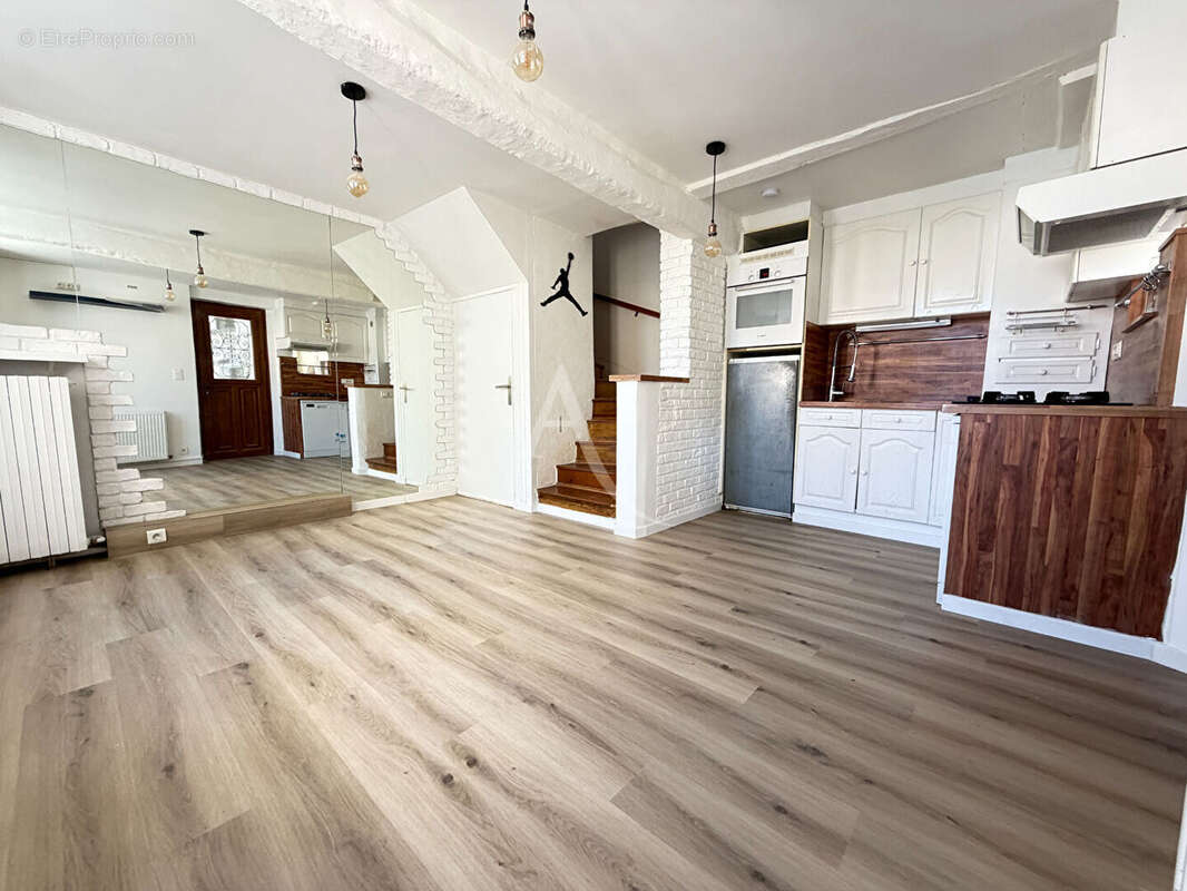 Maison 3 pièces, avec cave - proche commerces, écoles et transports - photo 4