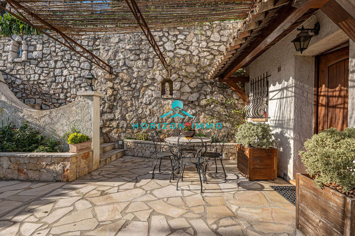 Maison à SAINT-LAURENT-DU-VAR