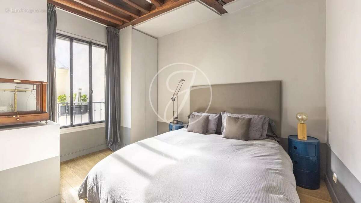 Appartement à PARIS-2E