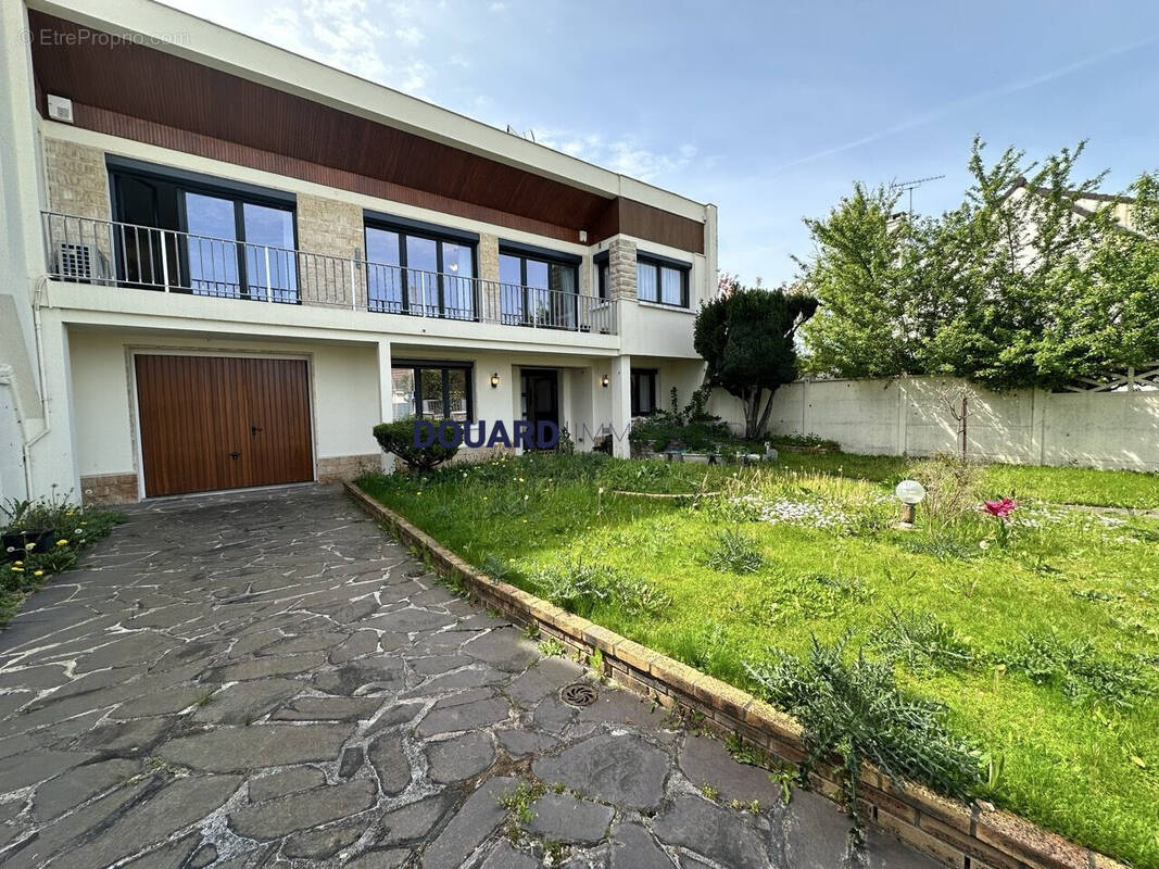 Maison à CARRIERES-SUR-SEINE