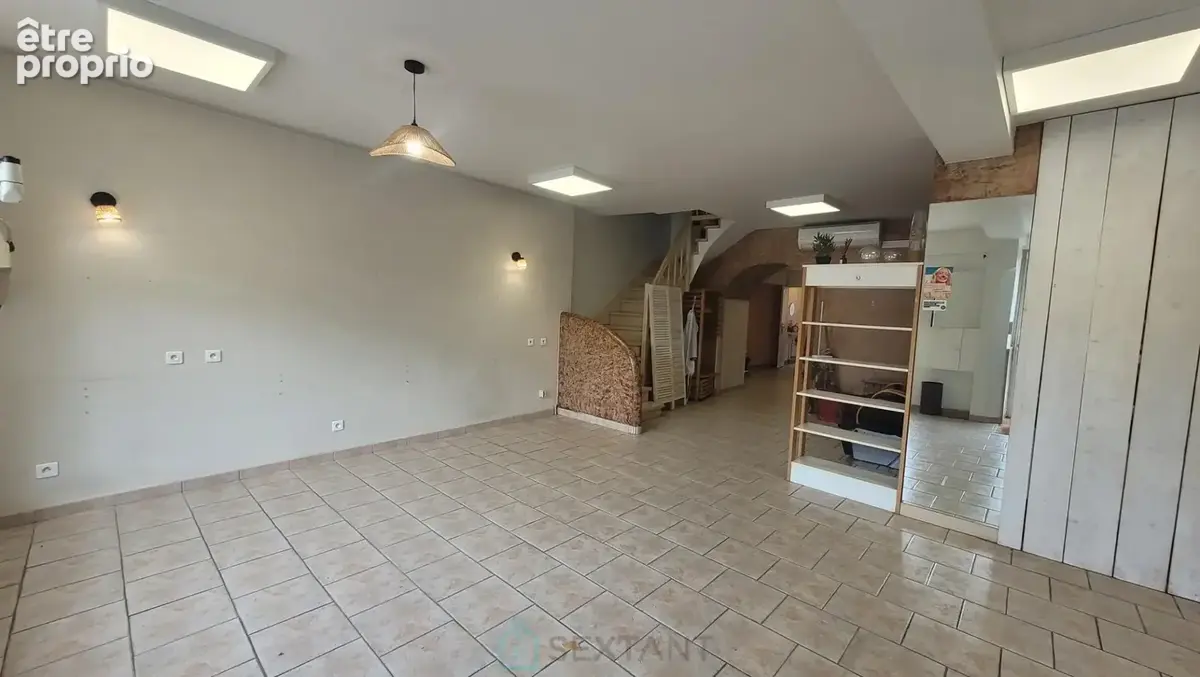 En exclusivité  Maison à usage mixte avec local commercial et appartement loué - photo 3