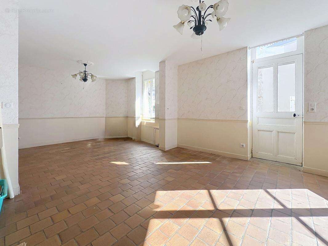 Maison à CHENAY