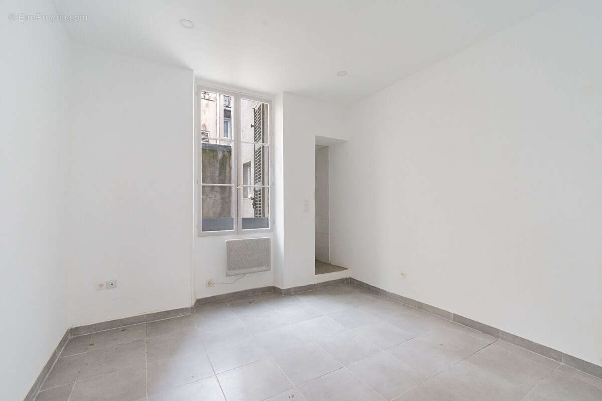 Appartement à MARSEILLE-1E