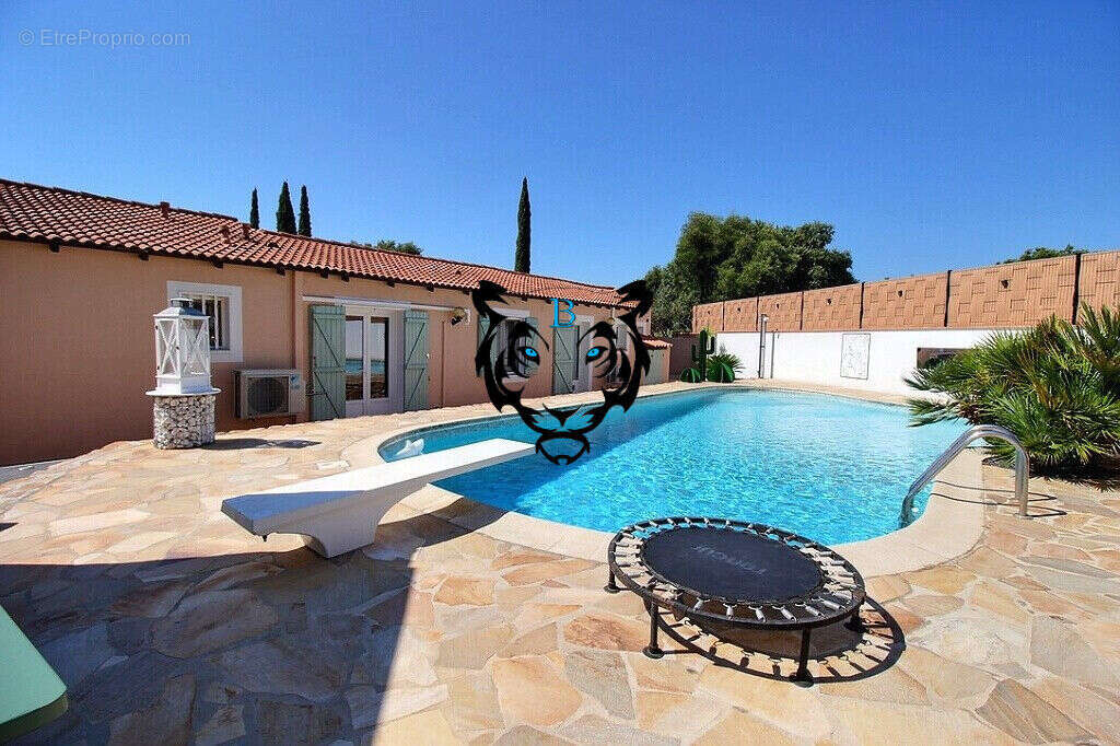 Maison à ROQUEBRUNE-SUR-ARGENS