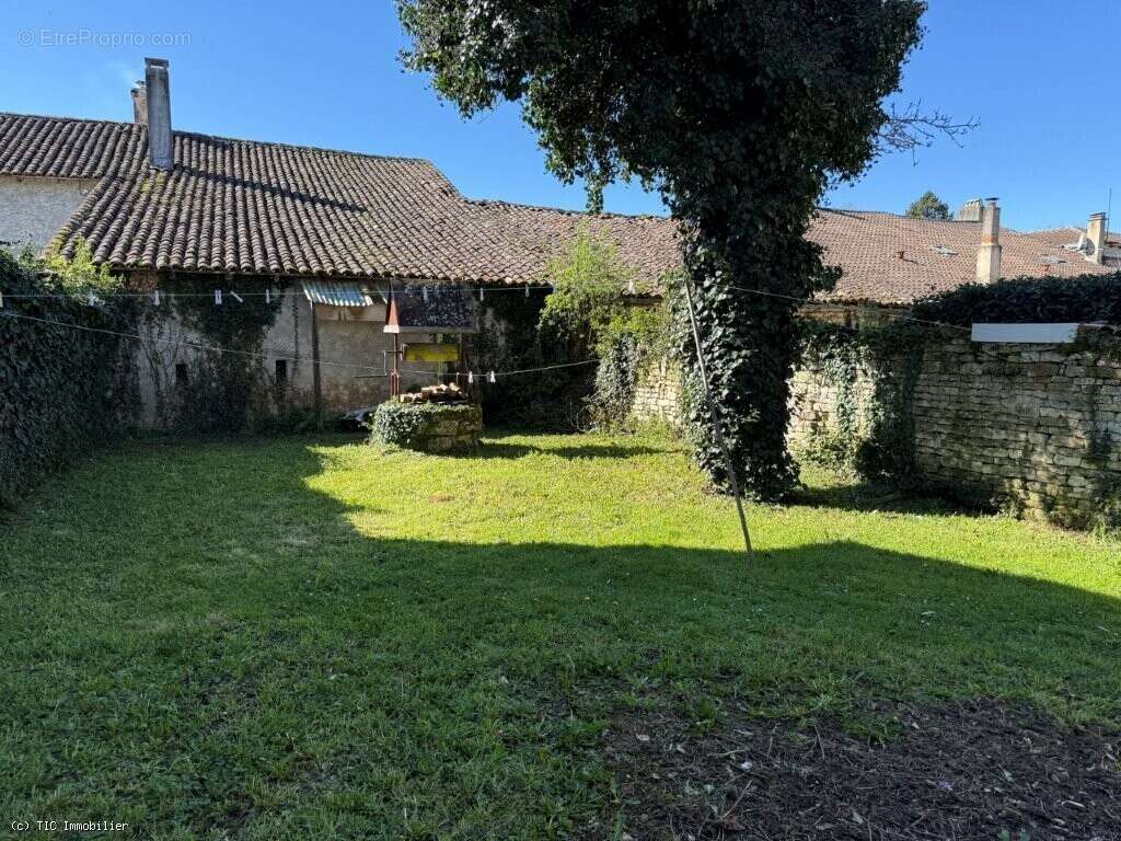 Maison à VILLEFAGNAN