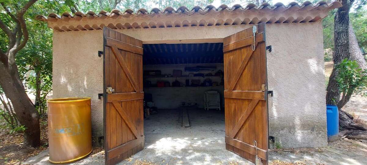 Maison à LE MUY