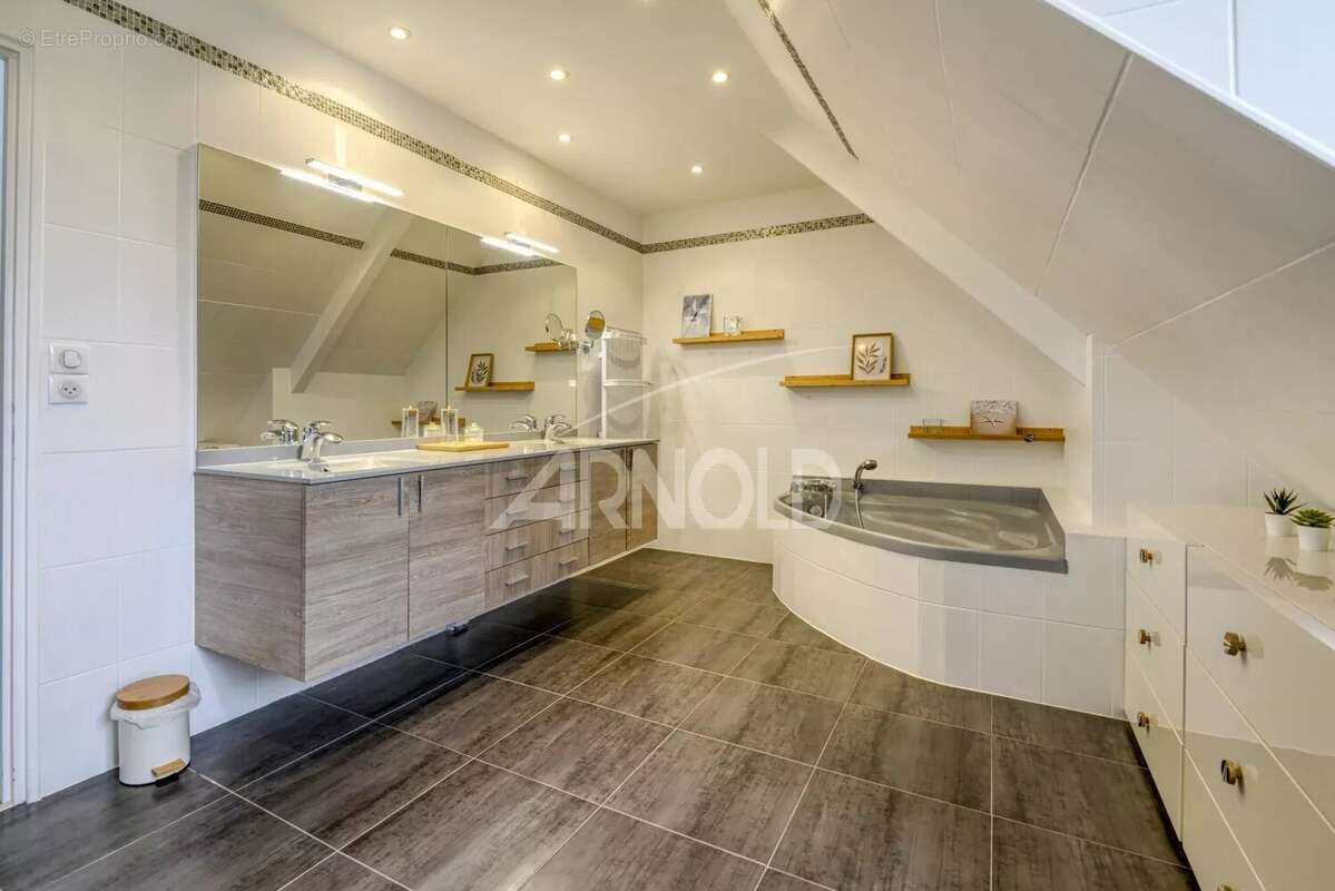 Maison à LA CHAPELLE-SUR-ERDRE