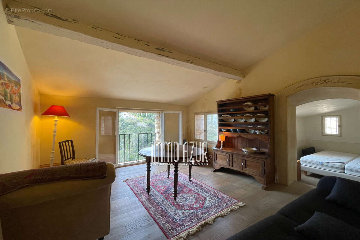 Appartement à TOURRETTES-SUR-LOUP