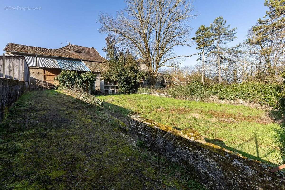 Maison à BOUVESSE-QUIRIEU