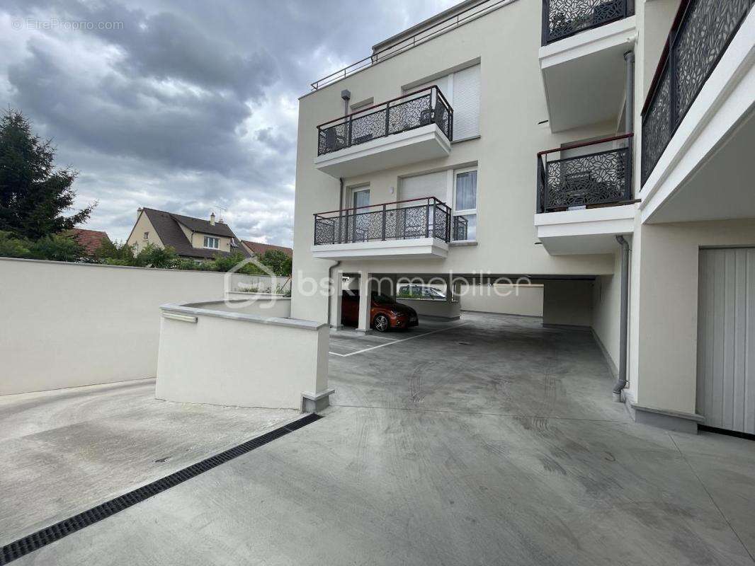 Commerce à SAINTE-GENEVIEVE-DES-BOIS