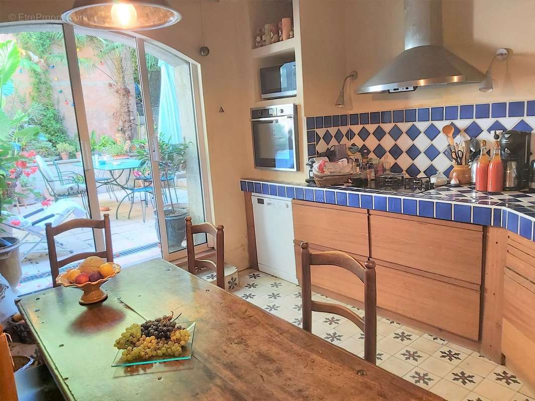 Maison à vendre à GOULT avec une terrasse et un jardin - photo 7