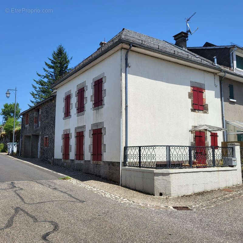 Maison en pierres avec grand garage vendue meublée - photo 3