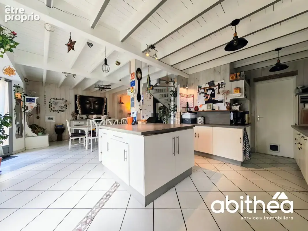 L'agence ABITHEA Libourne vous ouvre les portes d’un véritable cocon familial à Galgon… - photo 4