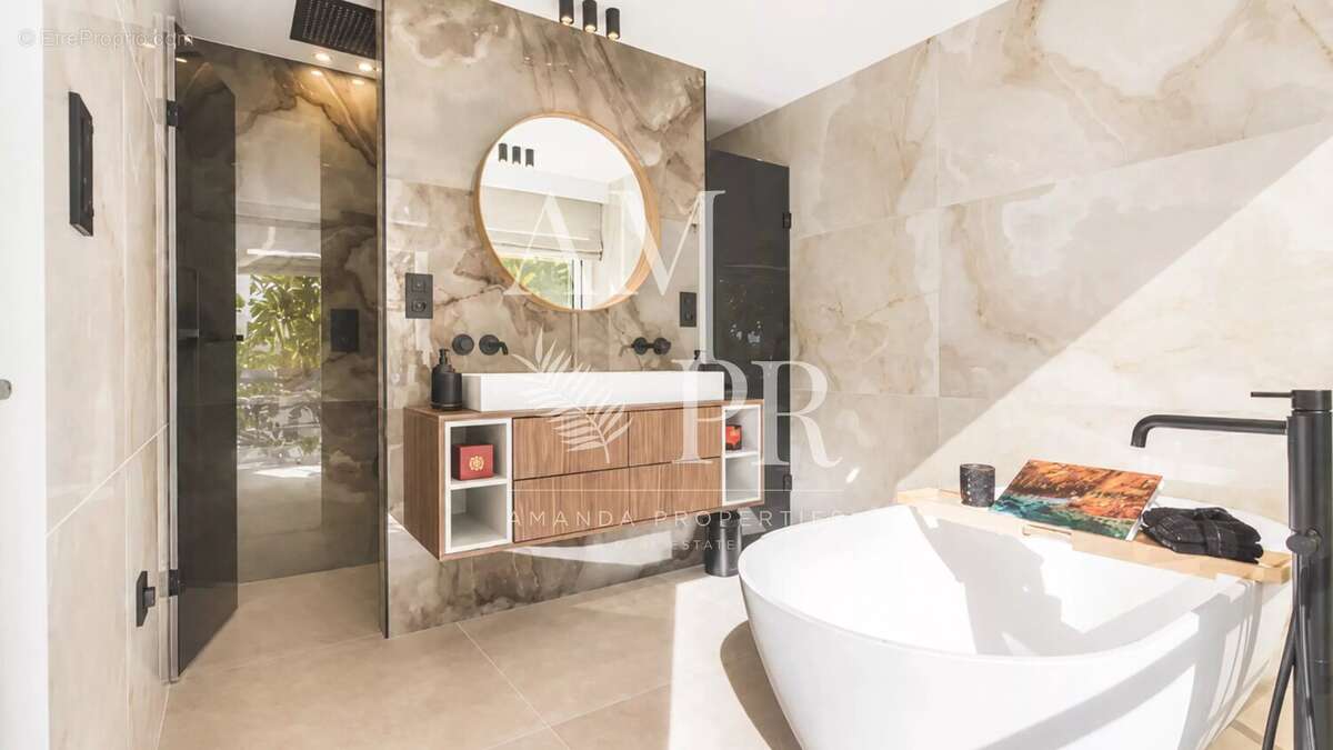 BAISSE DE PRIX - Exclusivité  – Cannes Croisette – Appartement 3 pièces de 80 m² – Vue  Mer - photo 5