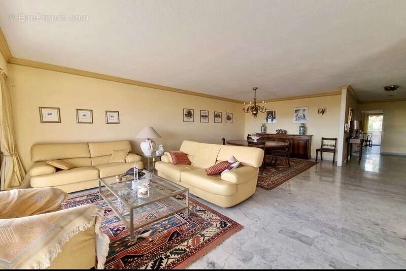 Appartement à VALLAURIS