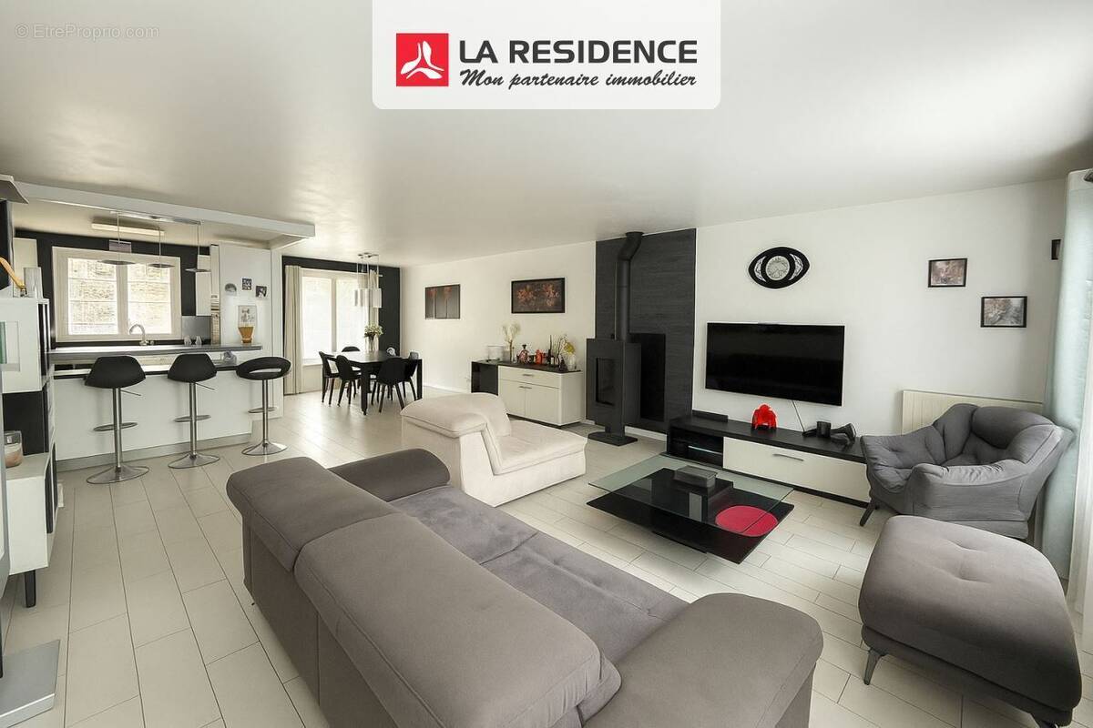 Maison à LE MESNIL-SAINT-DENIS