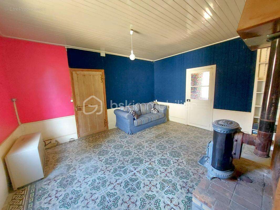 Maison de caractère avec dépendances ! calme, espace et potentiel : une opportunité à saisir ! - photo 5