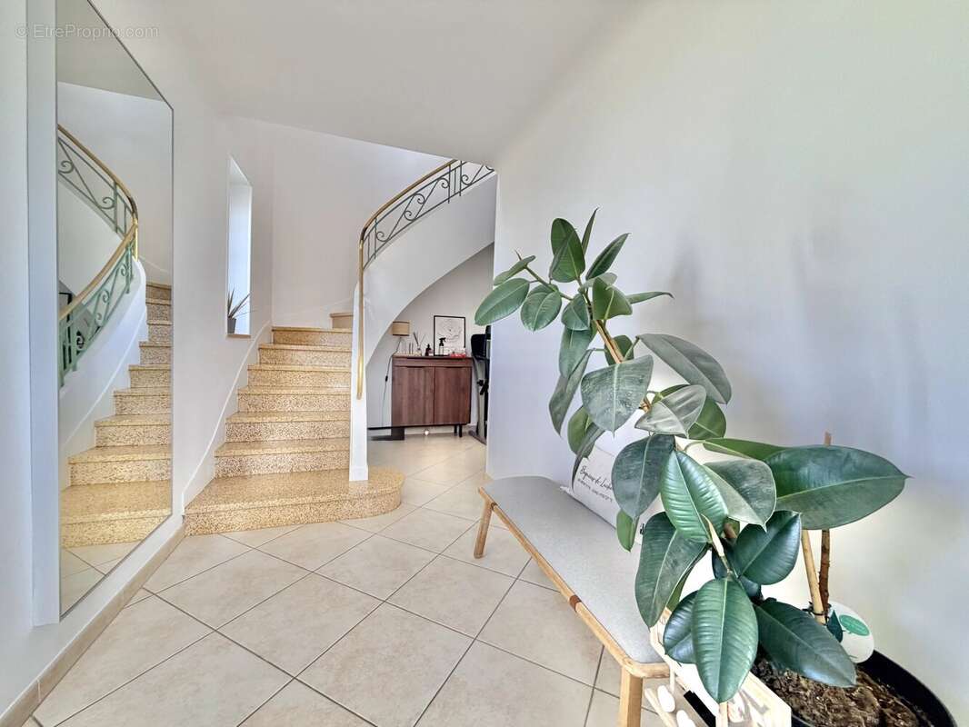 Belle maison familiale de 4 chambres, proche de toutes les commodités - photo 6