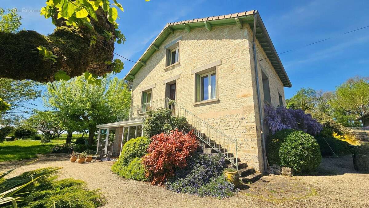 Grande maison, piscine et granges - photo 8