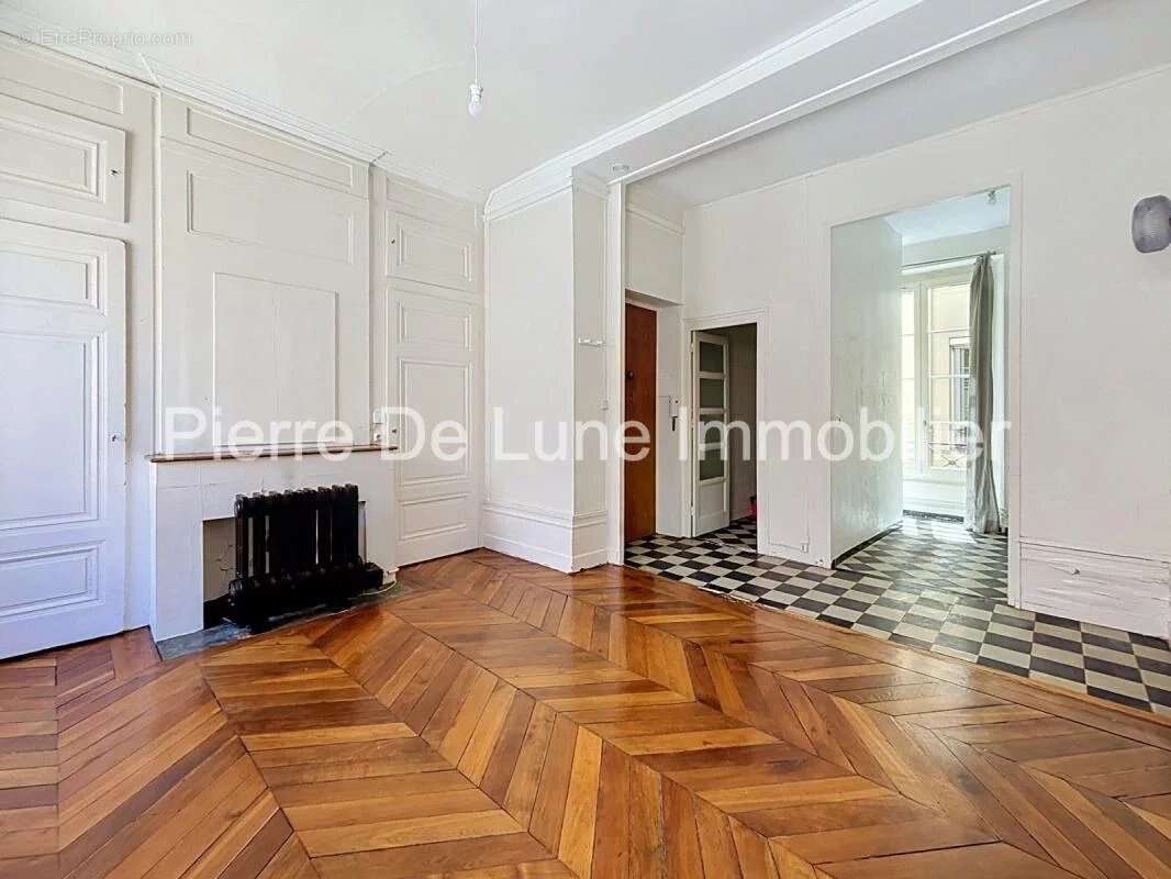 Lyon 1er – Appartement de caractère à réinventer  Charme de l'ancien, dressing, cave & grenier - photo 6