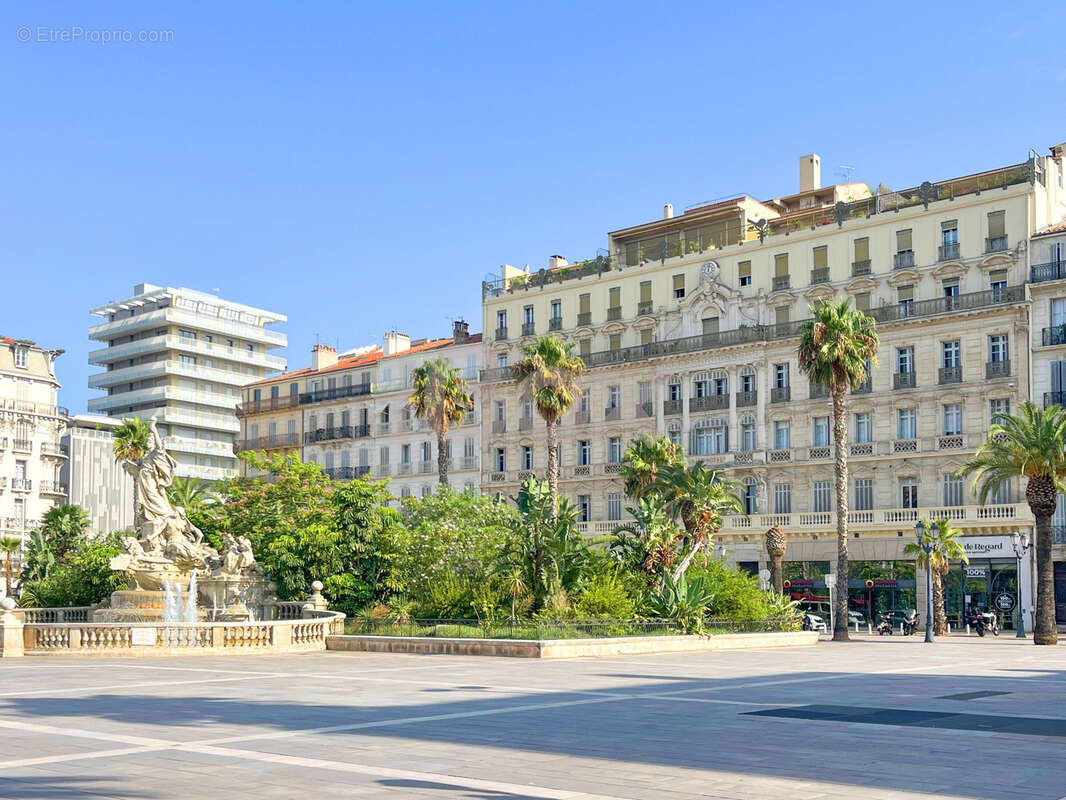 TOULON, Murs commerciaux libres Place de la Liberté - photo 2