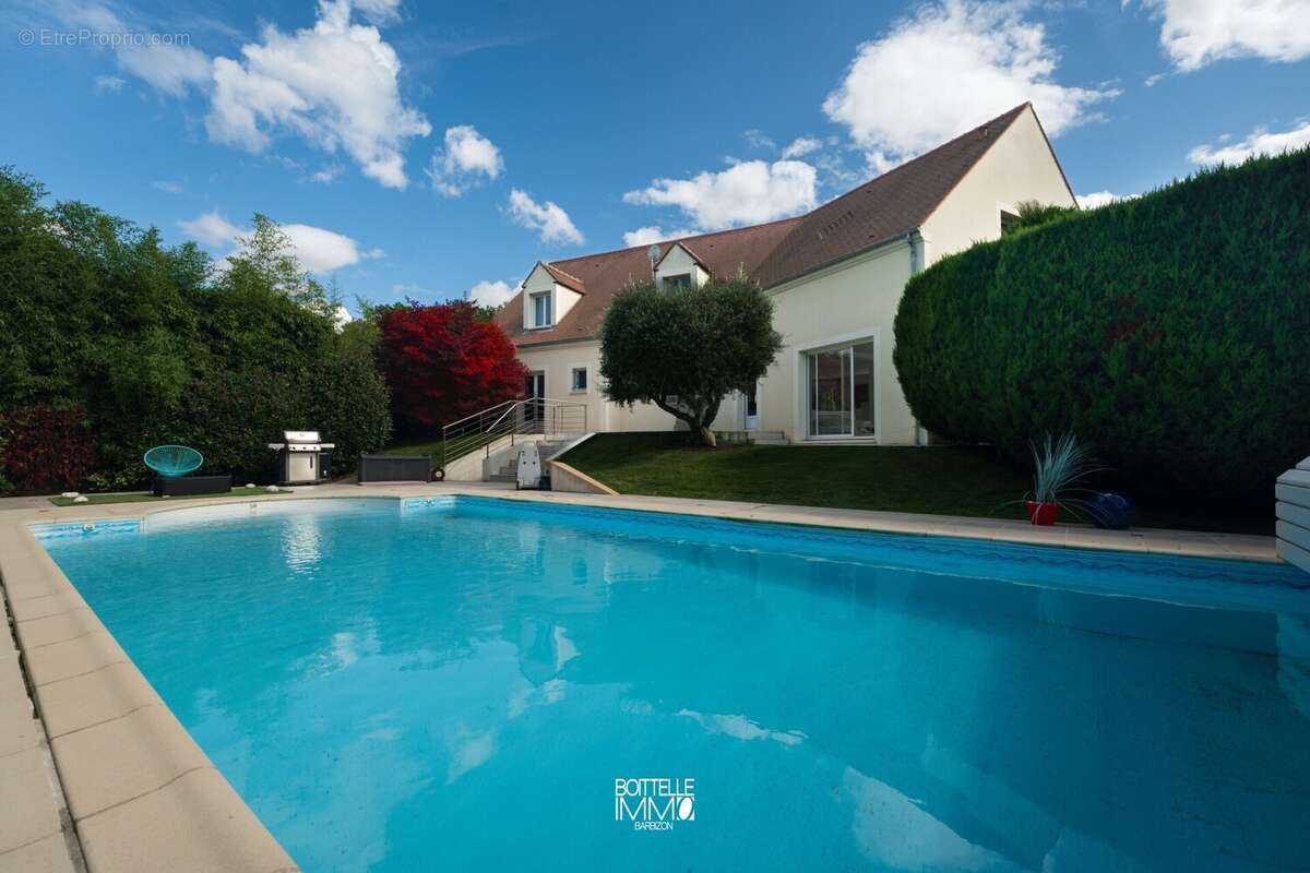 Maison à SAINT-PIERRE-LES-NEMOURS